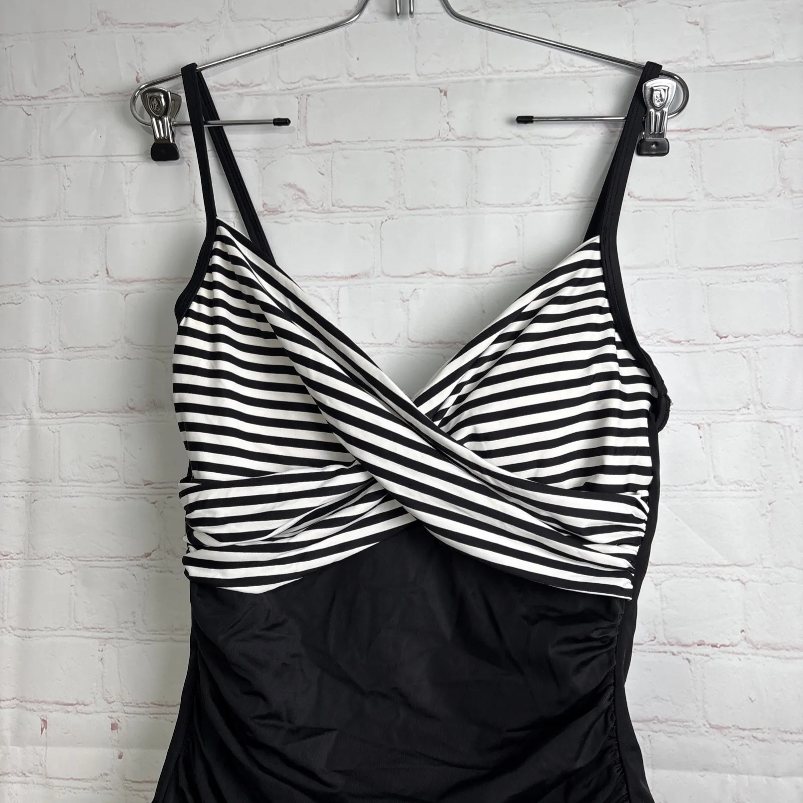 Embrace Your Curves By Miracle Brands Womens M 8/10 Swimsuit Black &‎ White - Image 2