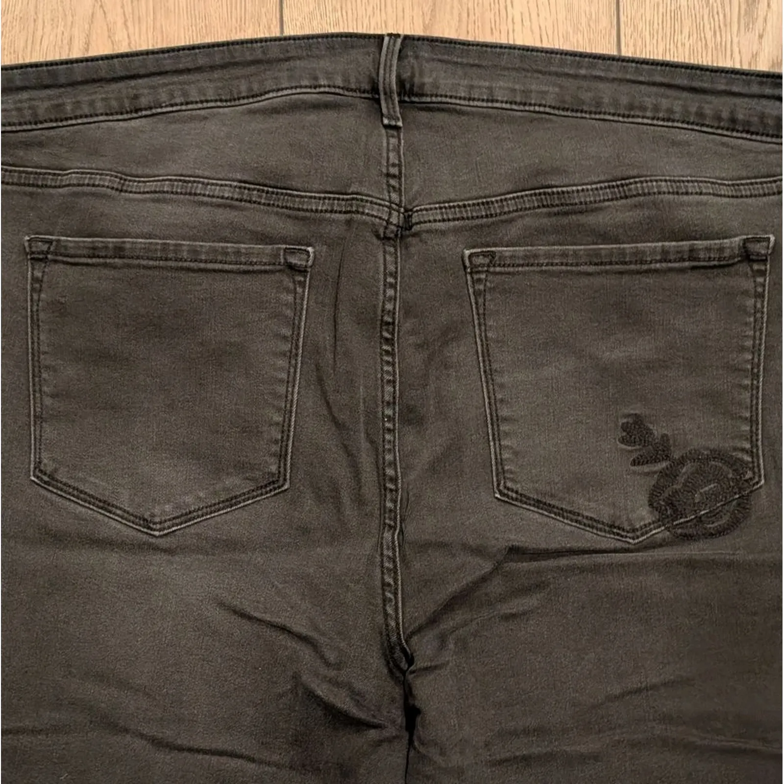 Old Navy Rockstar Plus 18 Skinny Ripped Jeans Faded Black Gray Wash‎ Embroidered - Image 6