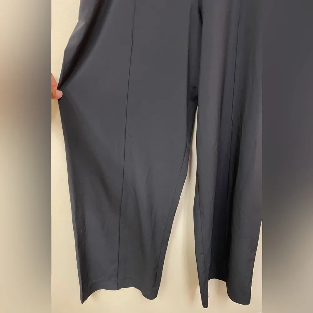 Lululemon Noir Pant Woven in Black - Image 5