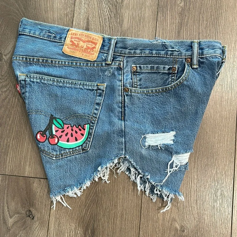 Levi’s 505 3” High‎ Rise Cut Off Jean Shorts Size 36 - Image 2