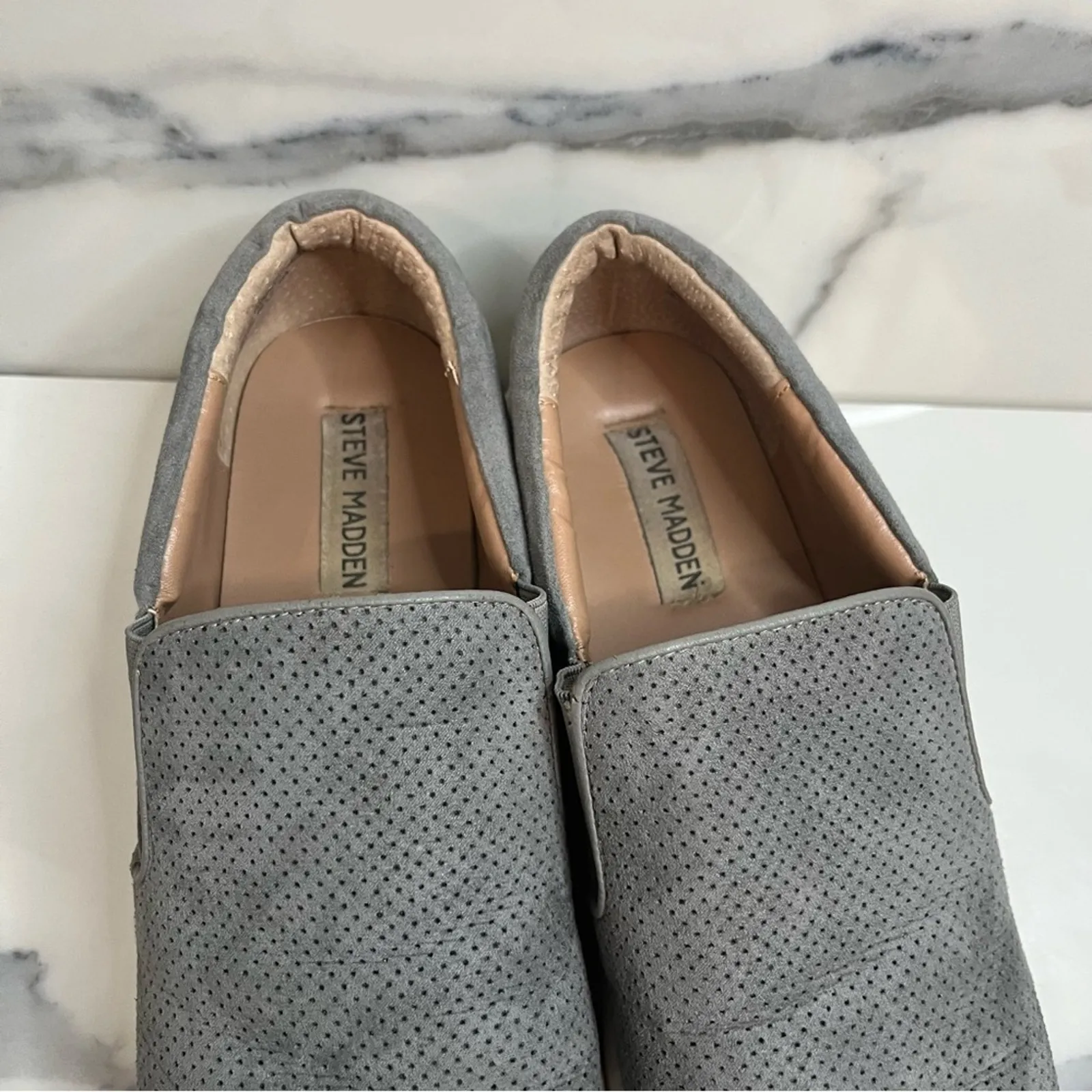 Steve Madden  Women's Gray Platform Perforated Suede Slip-on Genette Shoes Sz 9 - Image 2