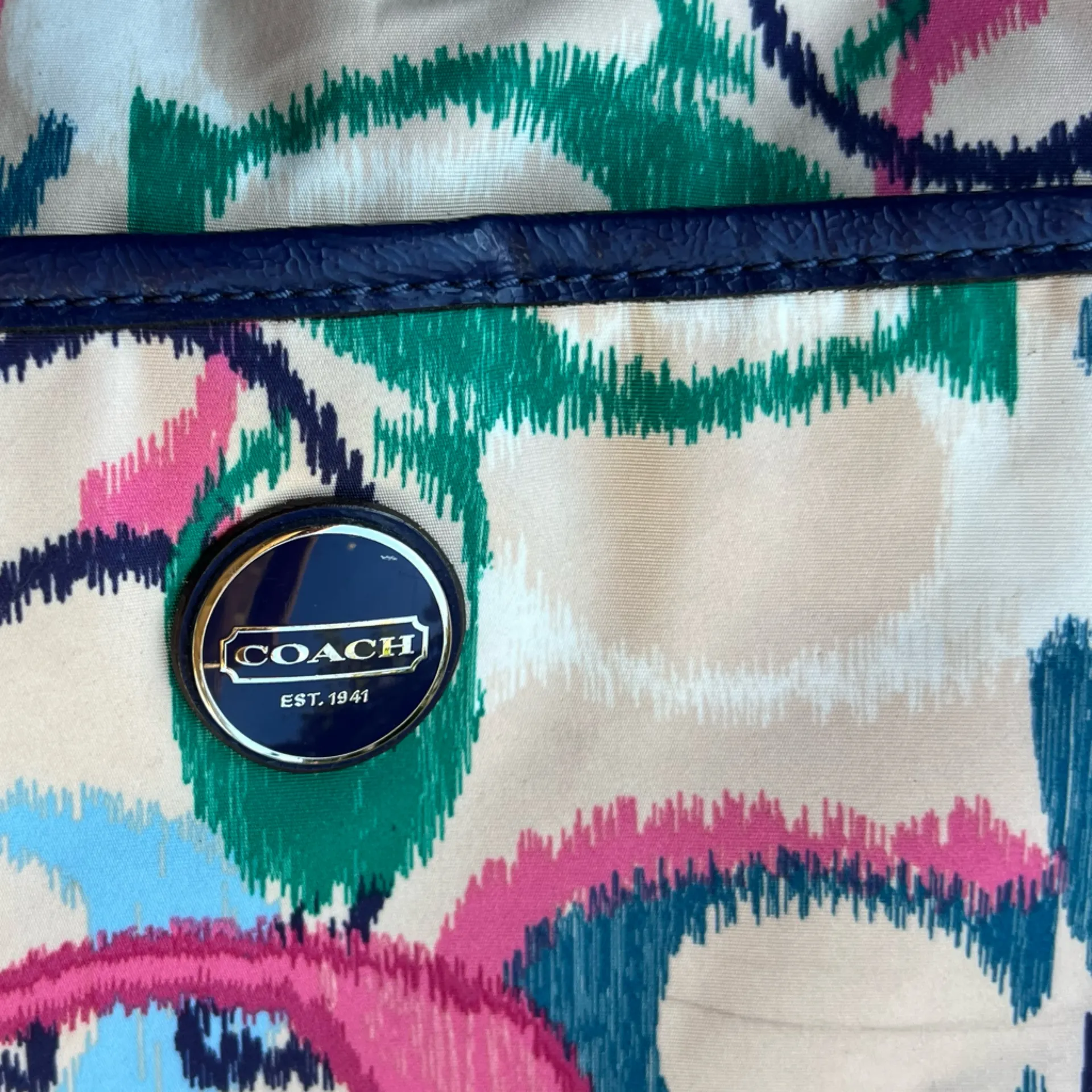 Vintage Coach Blue and Pink Patterned Women’s Blue Pink Large Long Shoulder Bag - Image 5