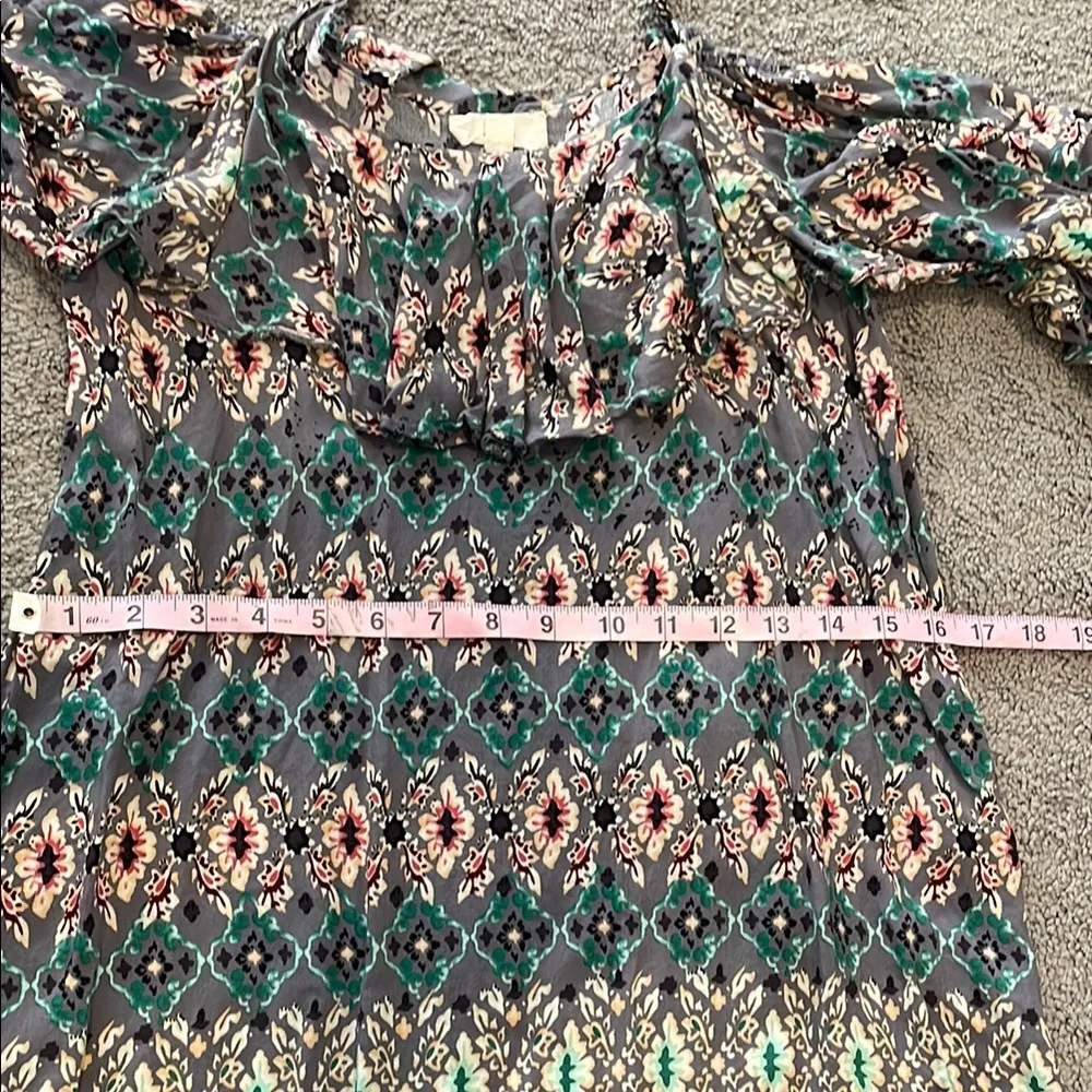 Entro  Gray Floral Ruffled Puff Sleeve Cold Shoulder Dress | Medium - Image 9