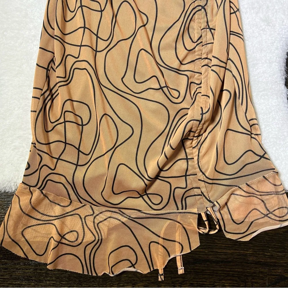 NWT PrettyLittleThing Nude Black Abstract Squiggly Line Ruched Bodycon Dress - Image 5