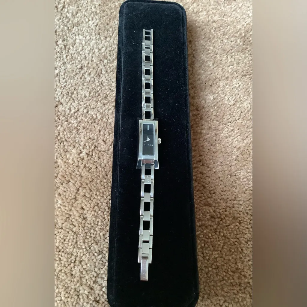 Ladies GUCCI stainless steel watch 💖CUTE💖 - Image 5