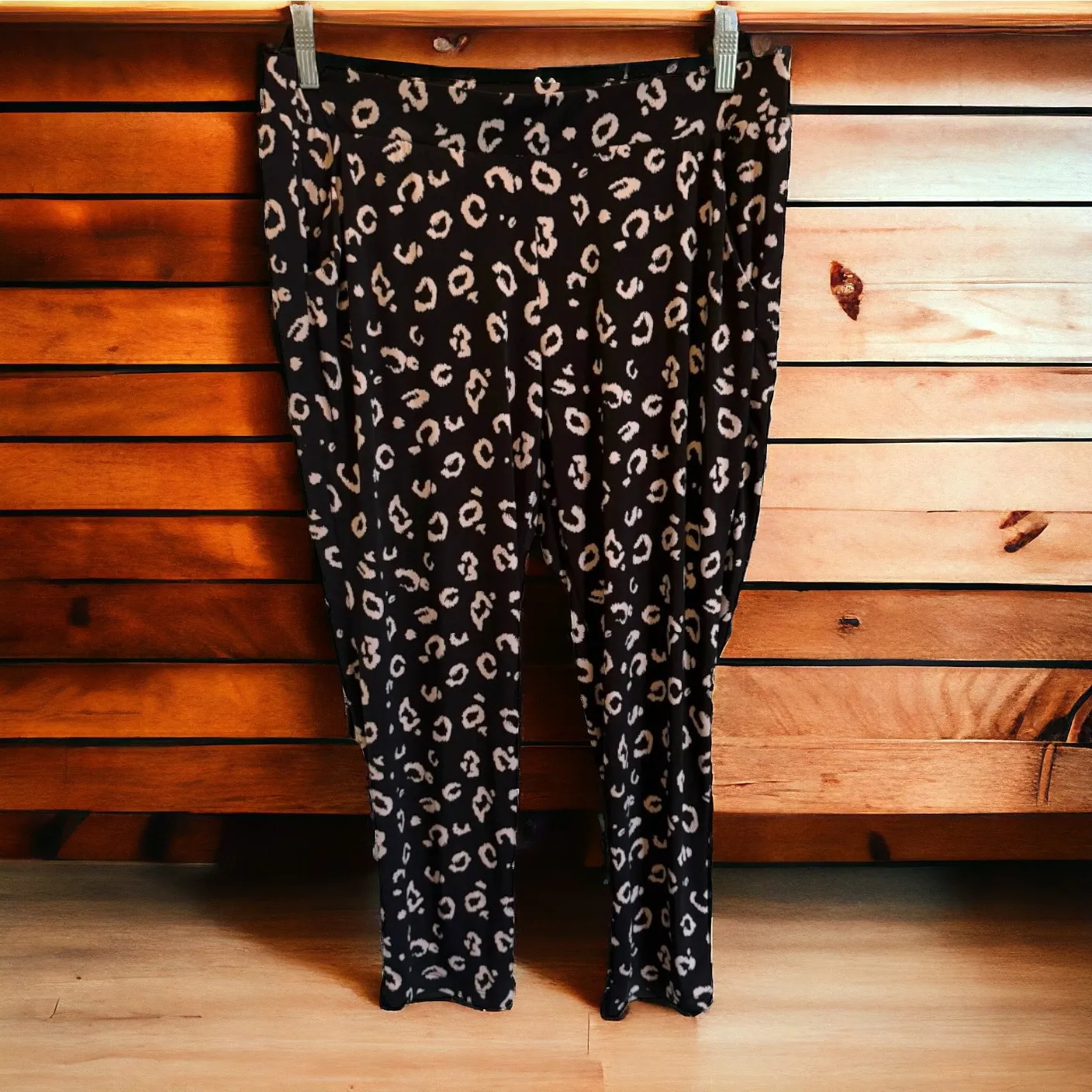 Torrid Womens Pants Sz 1 1X 14 16 Studio Knit‎ Tapered Black Leopard - Image 5