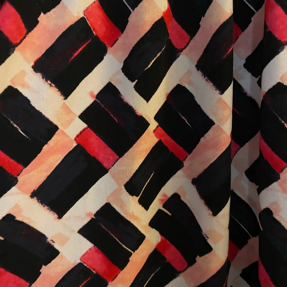 White House Black Market Pink and Black Geometric Print Tank with Silver Chain - Image 5