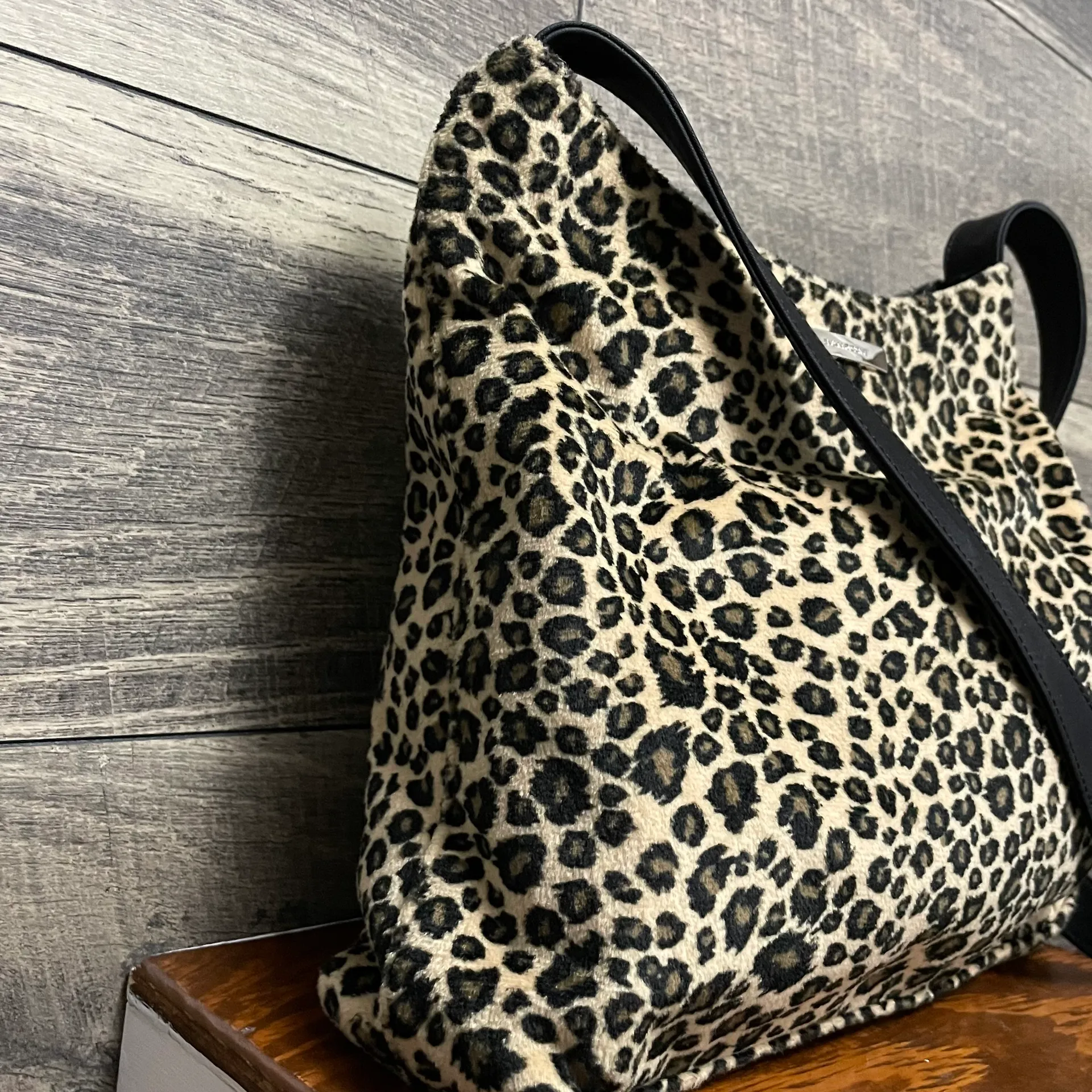 Evan Picone Cream Black Tan Leopard Velvet Shoulder Purse - Image 3