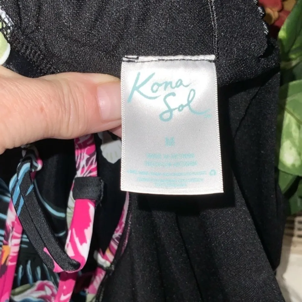 Kona Sol Black With Pink Tropical Floral Print Lace Up Back One piece Swimsuit M - Image 10