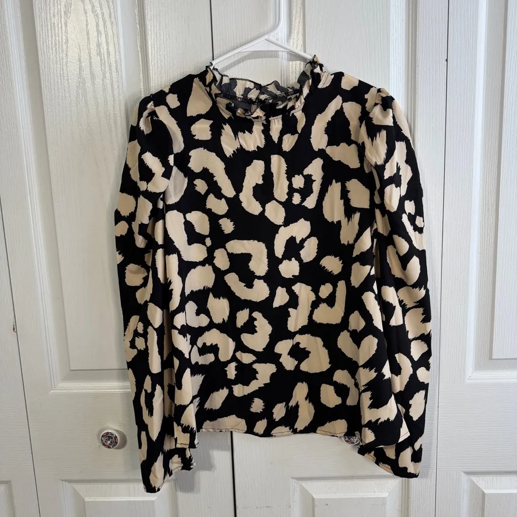 SHEIN lot of 2 cream black animal print, floral blouses size medium - Image 2