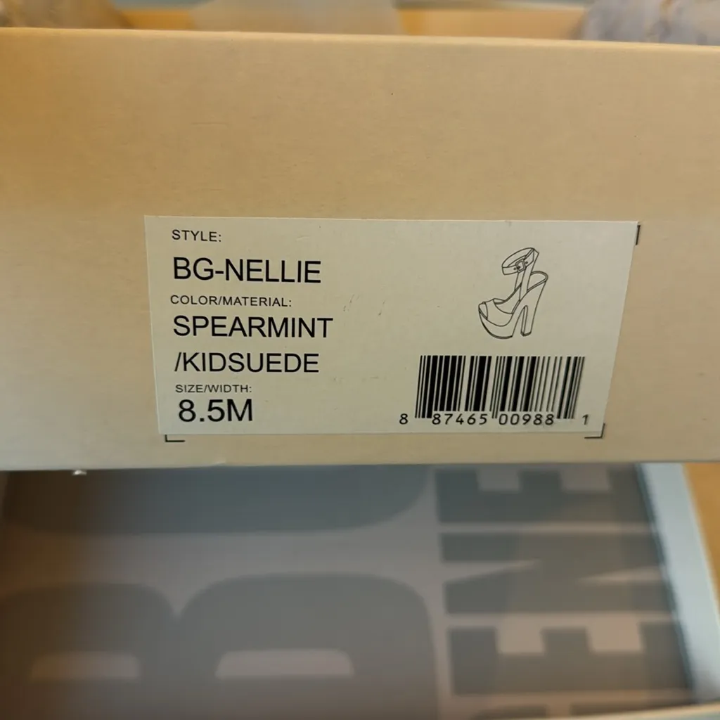 BCBG Nellie spearmint kidsuede 8.5 worn once small signs a of wear plus - Image 13