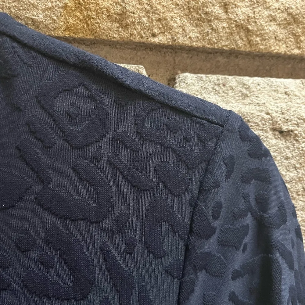 J. McLAUGHLIN Catalyst Dress in Navy Blue Leopard Print Catalina Cloth Small - Image 10