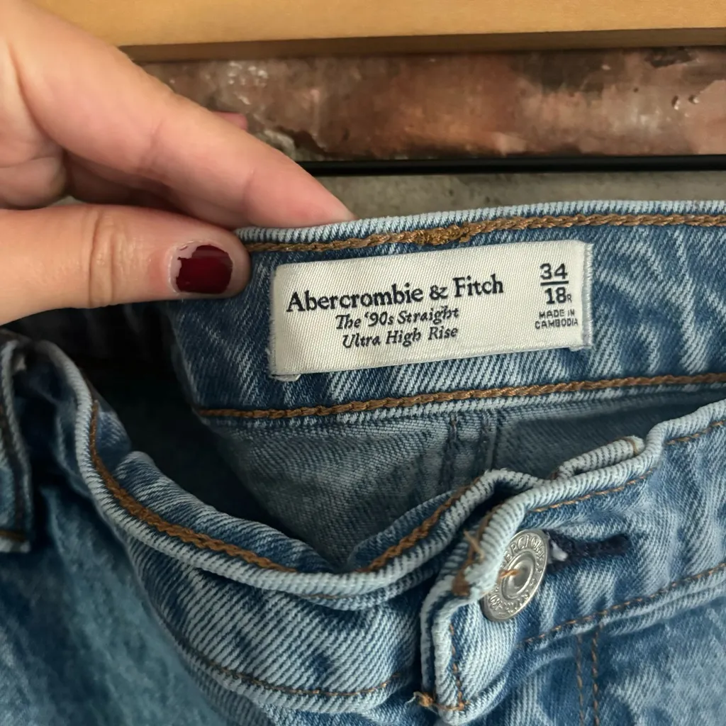 Abercrombie 90s Straight Ultra High Rise Jeans, 18 / 34 - Image 4