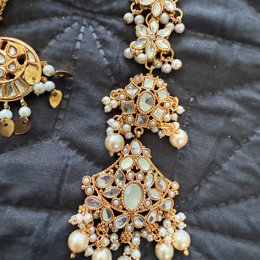 Indian Pakistani Gold and Pearl bridal headpiece Jewelry Set - Image 3