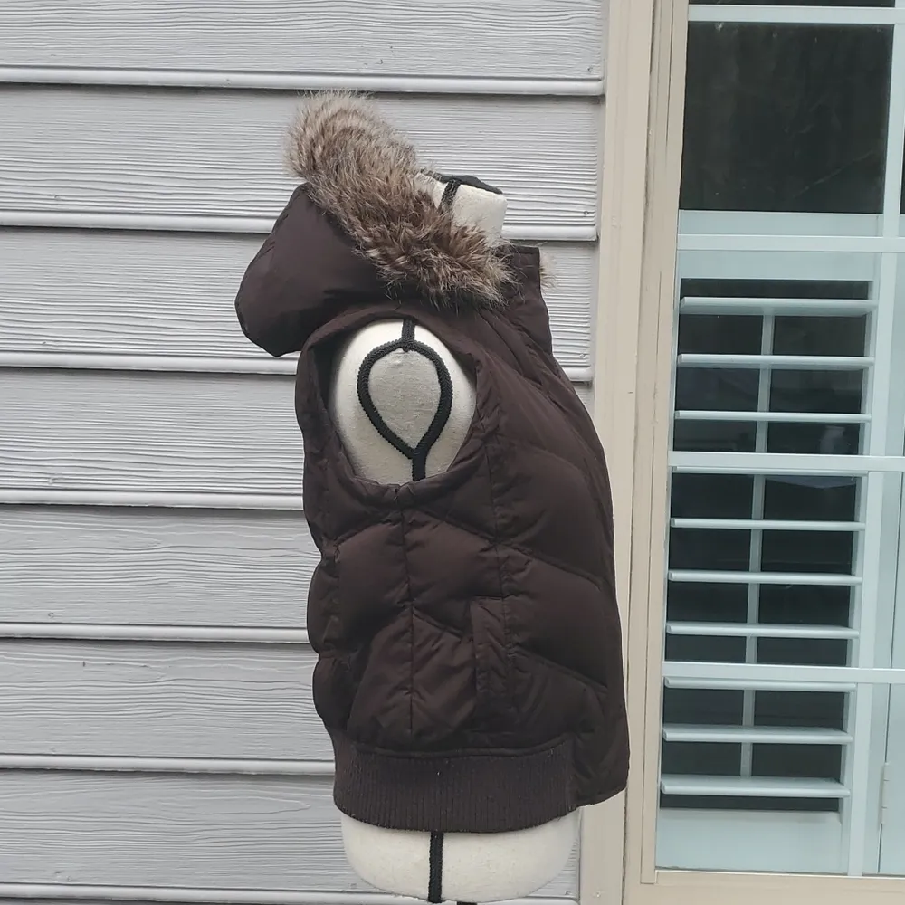 Gap Puffer Vest with Removable Faux Fur Trimmed Hood - Image 4