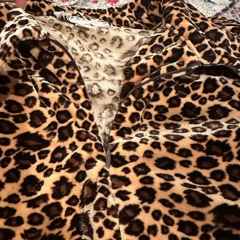 HARLOW Y2K ANIMAL PRINT VELVET LONG SLEEVE 3/4 ZIP PULLOVER TOP Brown Size undefined - Image 5