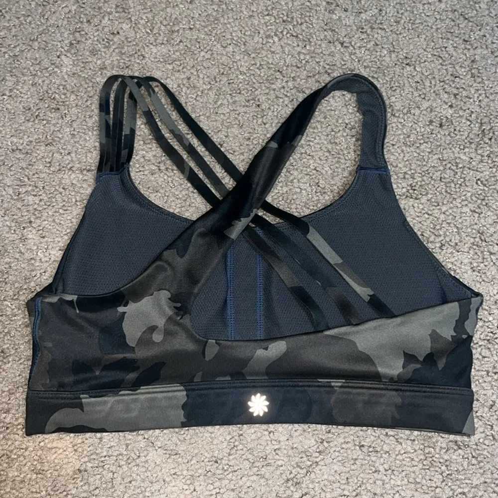Athleta  Run Free Asymmetrical Strappy Sports Bra Deep Leaf Camo Medium - Image 5