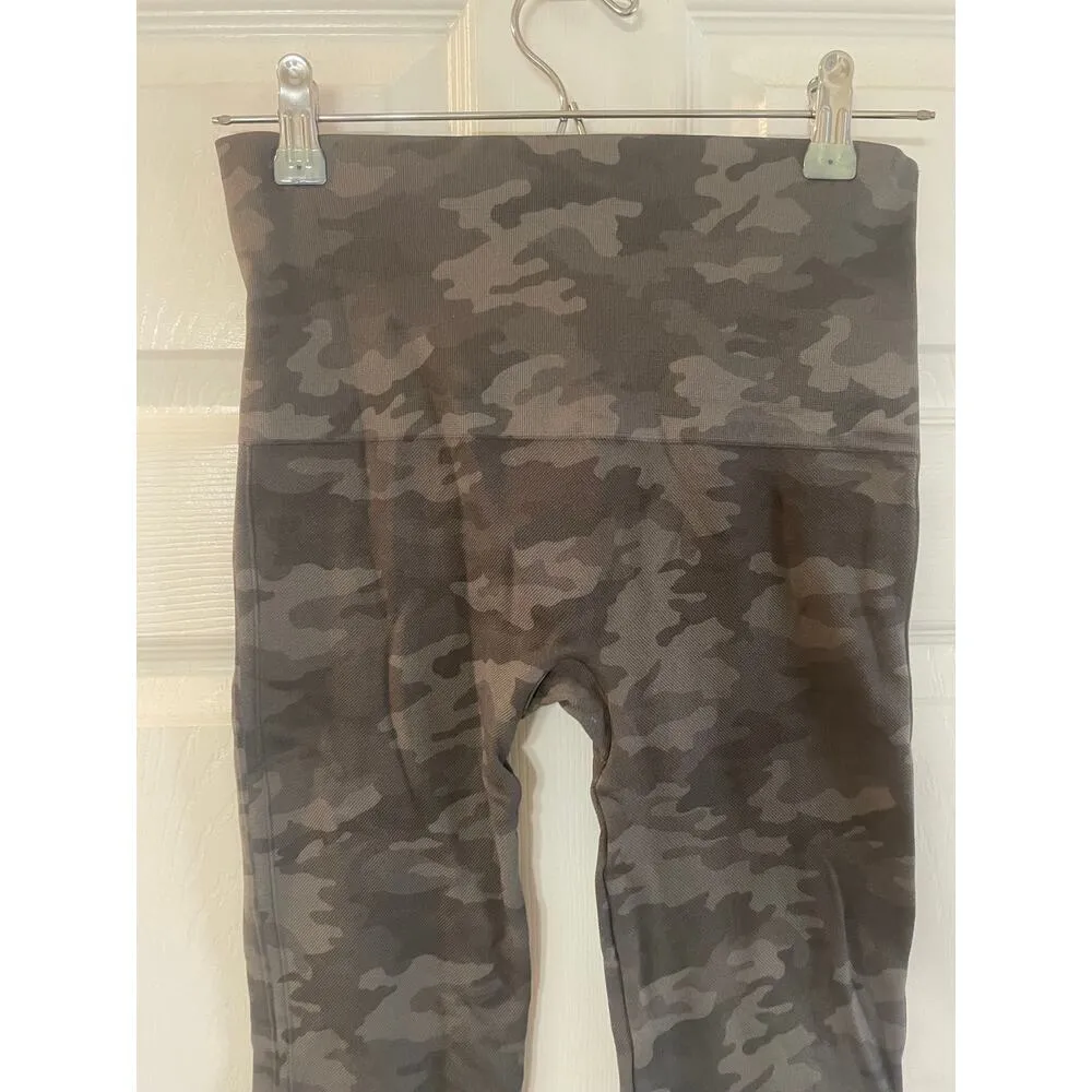 SPANX Look at Me Now Cropped Seamless Leggings Sage Camo size Large - Image 3