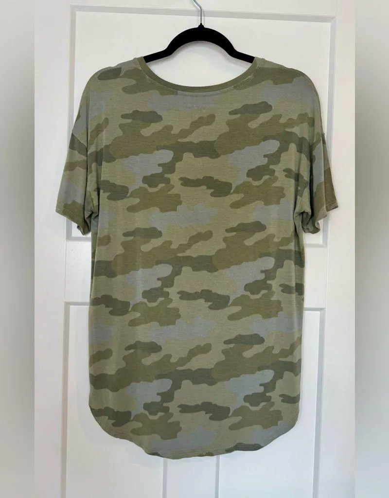 American Eagle Outfitters Soft & Sexy Oversized Camo V-Neck Tee Size S - Image 5