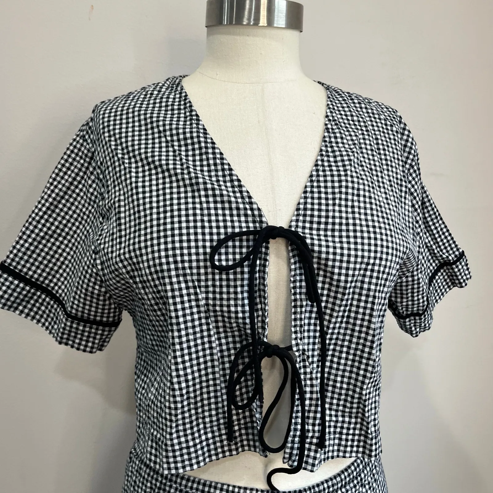 GLG Gingham Tie Front Two Piece Set SZ M Cottagecore Lounge Crop Top Shorts Black Size M - Image 8