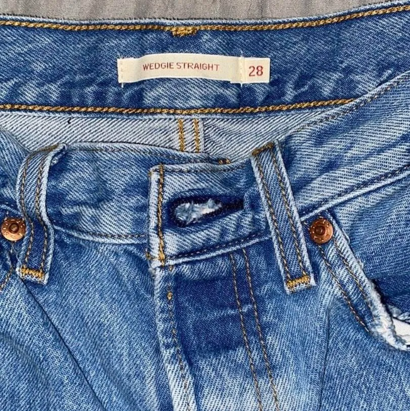 Levi’s Wedgie Straight Distressed - Image 3