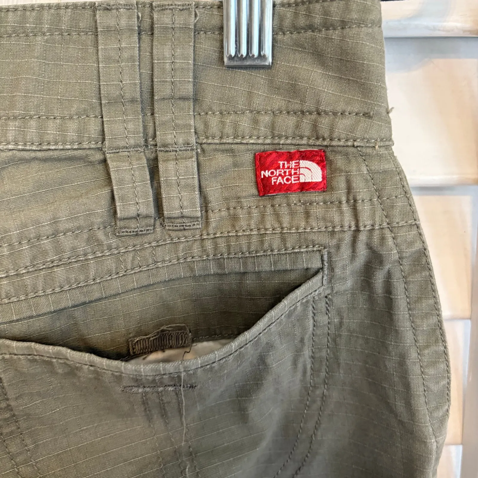 The North Face Olive Crops‎ Size 4 - Image 8