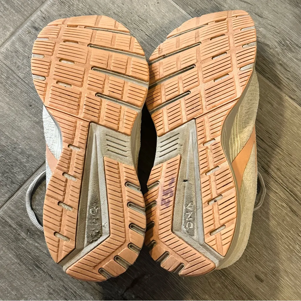 Brooks Shoes Signal 3 Womens
9.5 B White Gray Running
Sneakers Gym 1203491B196 - Image 6