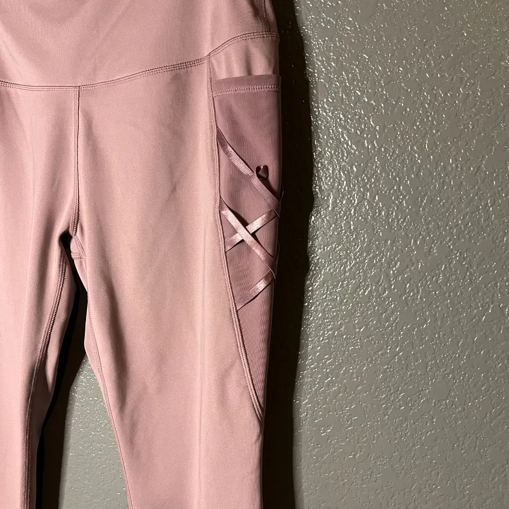 Light Pink Cropped Leggings with Crisscross Detail, Size Xlarge - Image 3