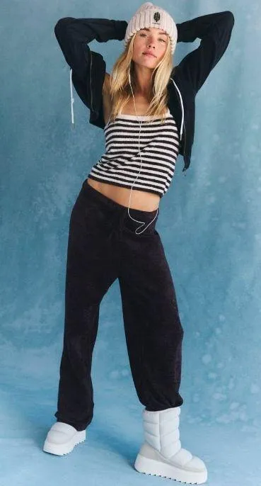 NWT  fuzzy Lounge Set - Image 2