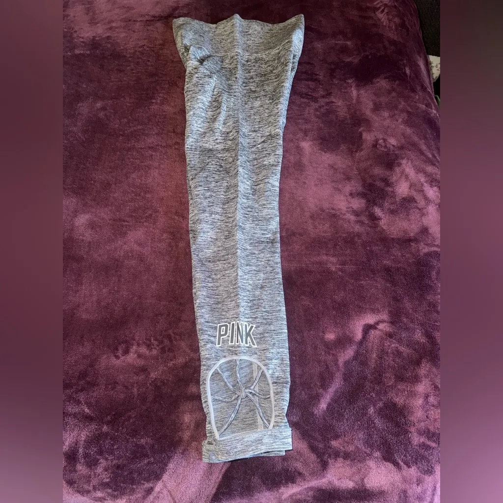 Victoria's Secret Gray Leggings with Pink Logo - Image 4
