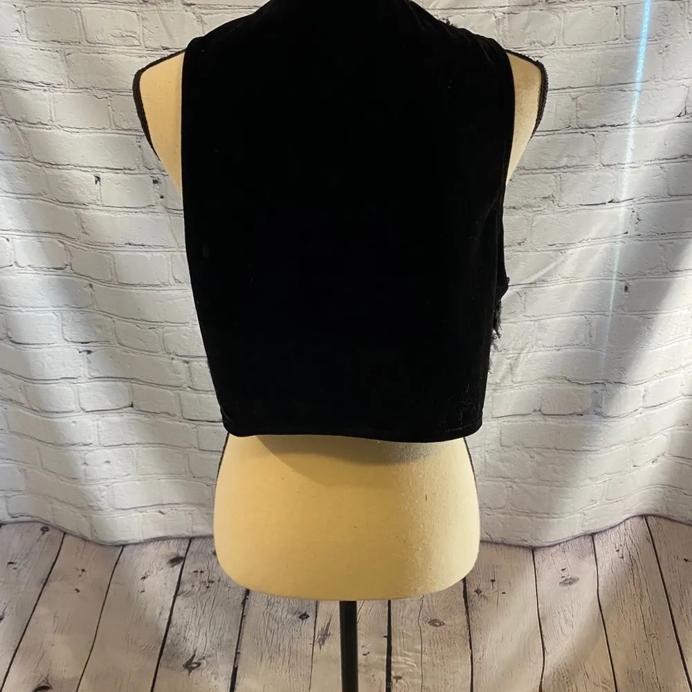 Olsenboye || Black fuzzy vest - Image 2