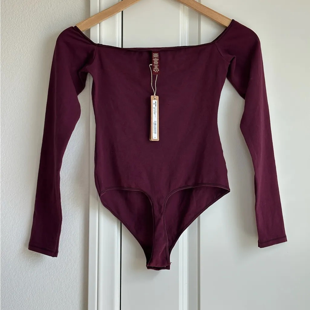 New w/ Flaw Skims Cotton Jersey Off the Shoulder Bodysuit- SMALL - Image 4