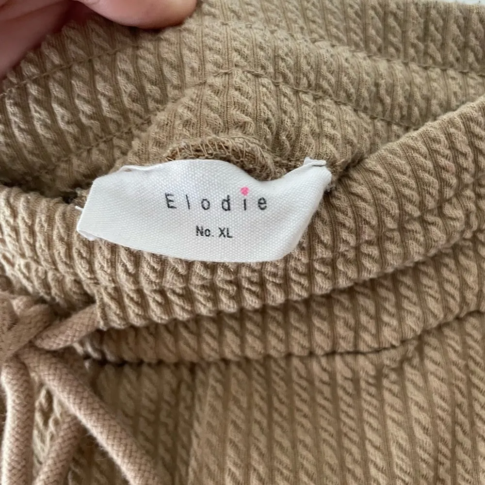 Elodie Brown Pull On Stretchy Shorts - Image 3