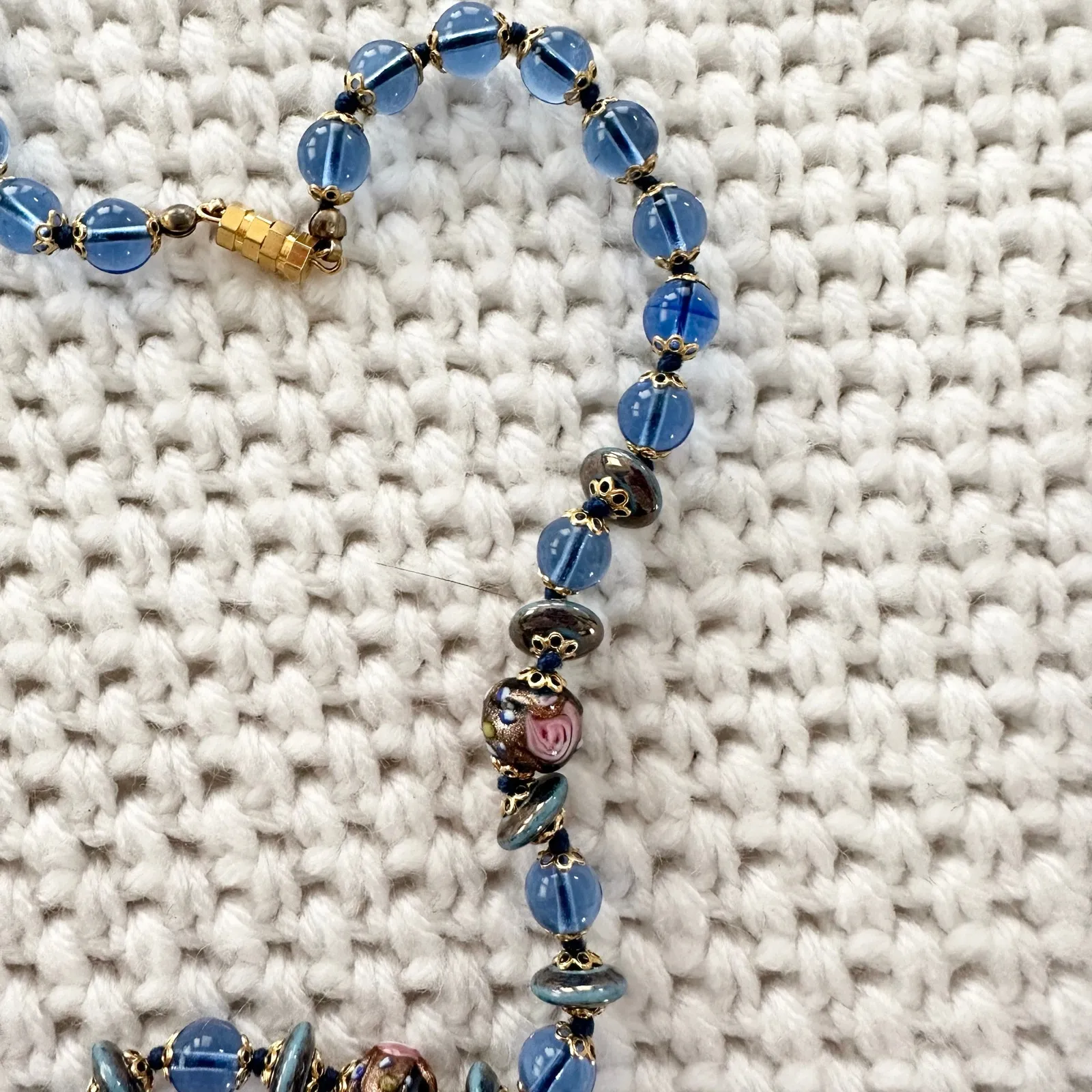 Vintage Unmarked Blue Glass Plastic Round Beads Painted Rose Floral Necklace 25" - Image 6