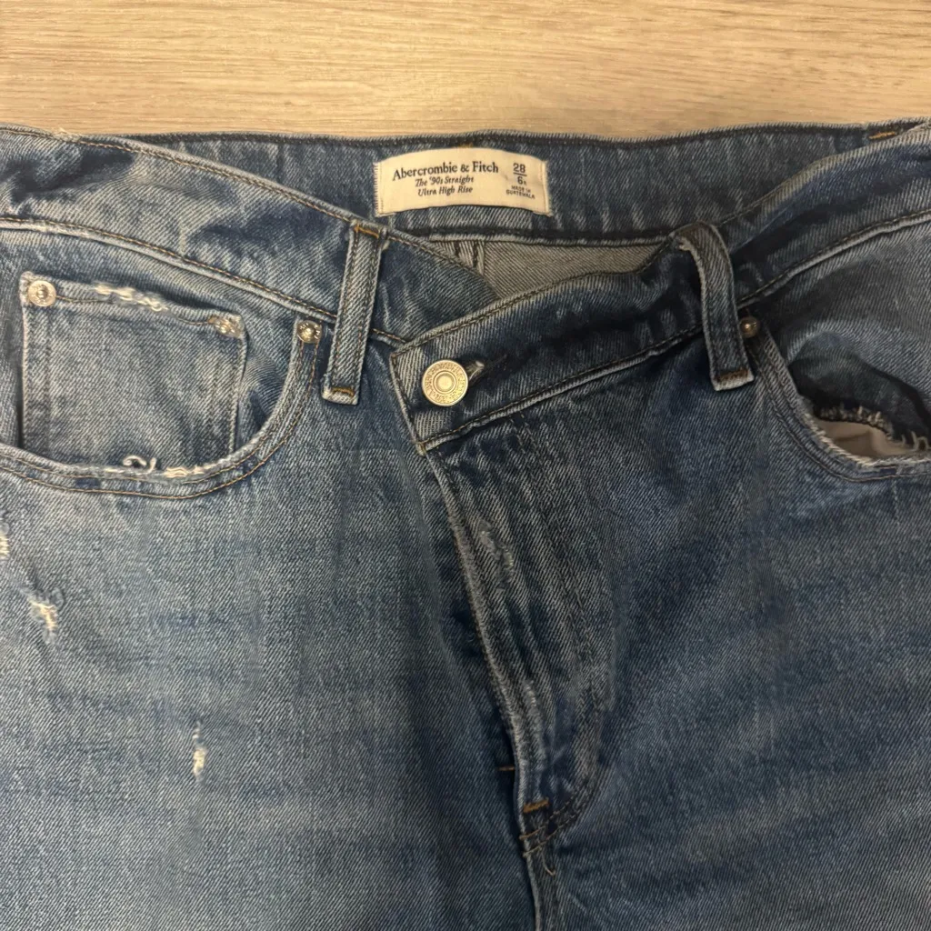 Women's Abercrombie 90's Straight Ultra High Rise Jeans sz 28 6R Medium Wash - Image 3