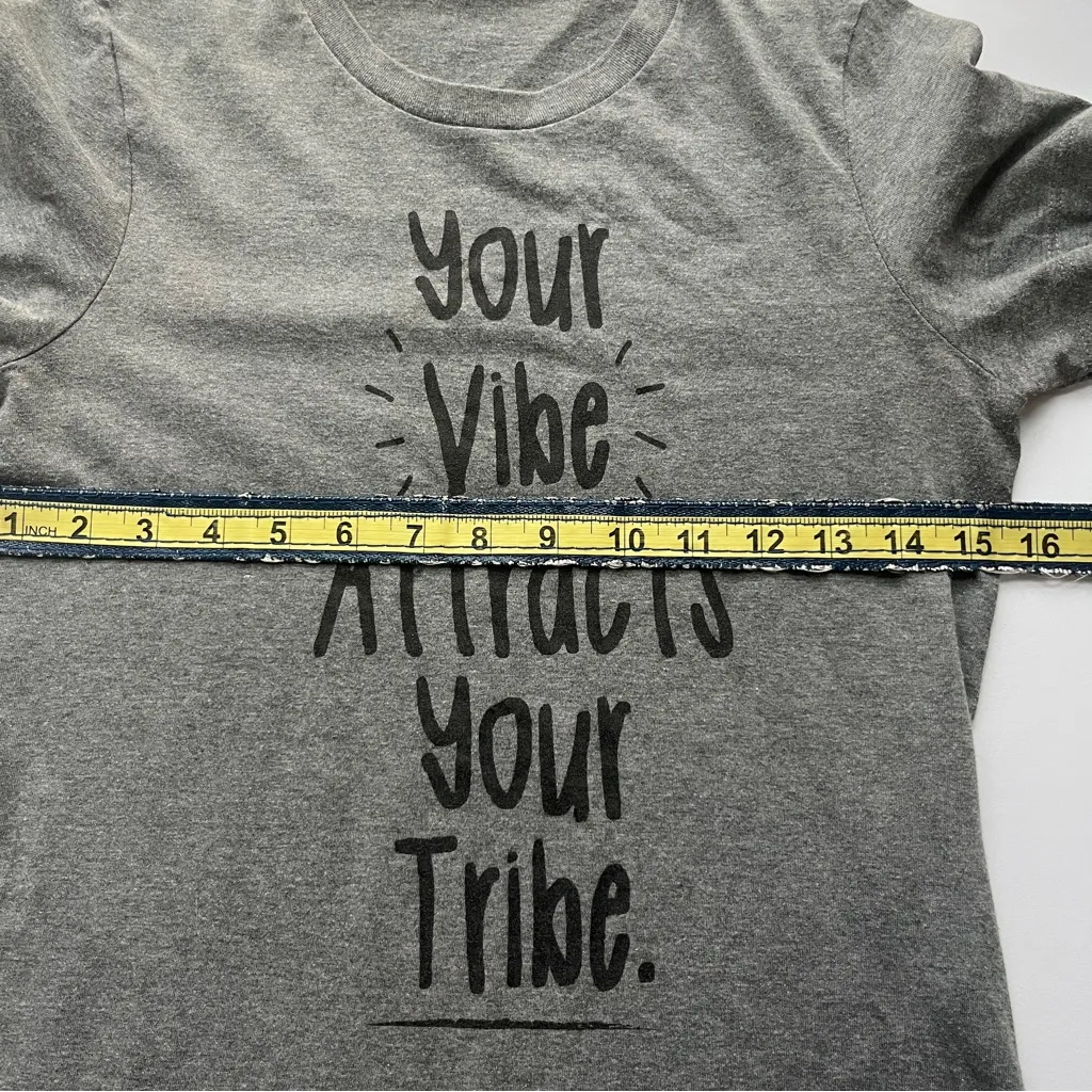 Your Vibe Attracts Your Tribe Inspiring Gray Graphic Tee for Women - Image 6