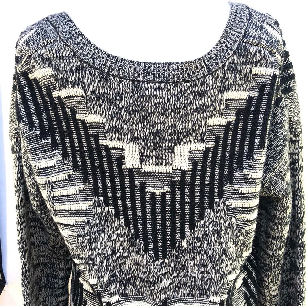 Urban Outfitters Womens large Silence + Noise grey and black v-neck knit sweater - Image 5