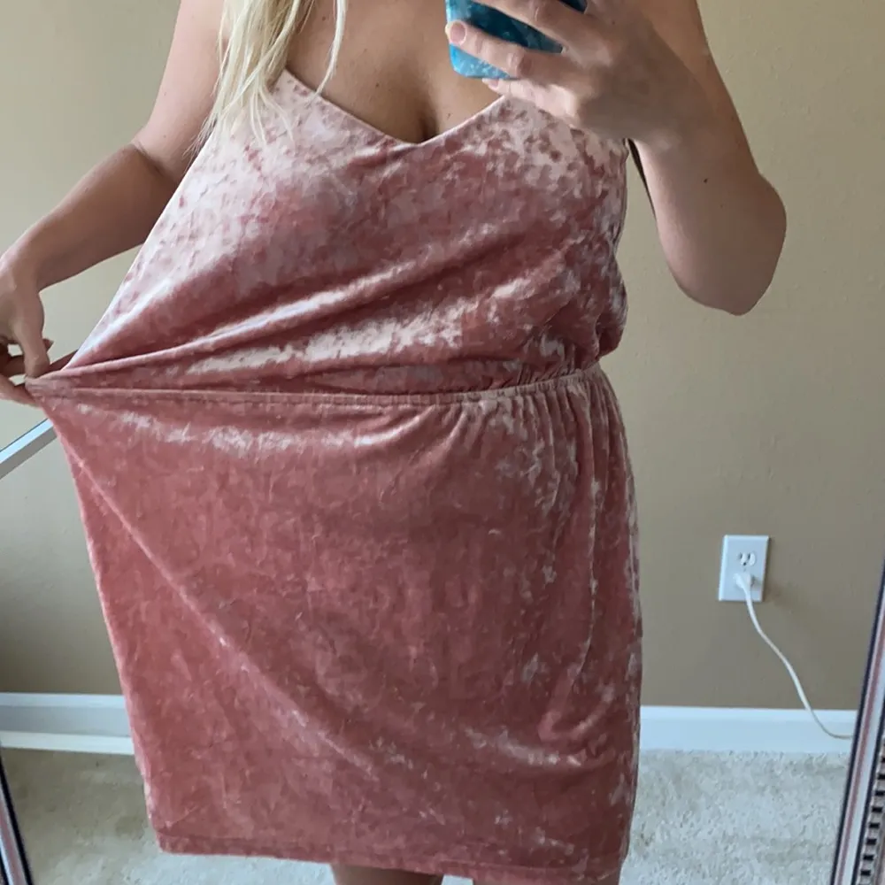 Luxe crushed velvet blush pink summer dress - Image 7