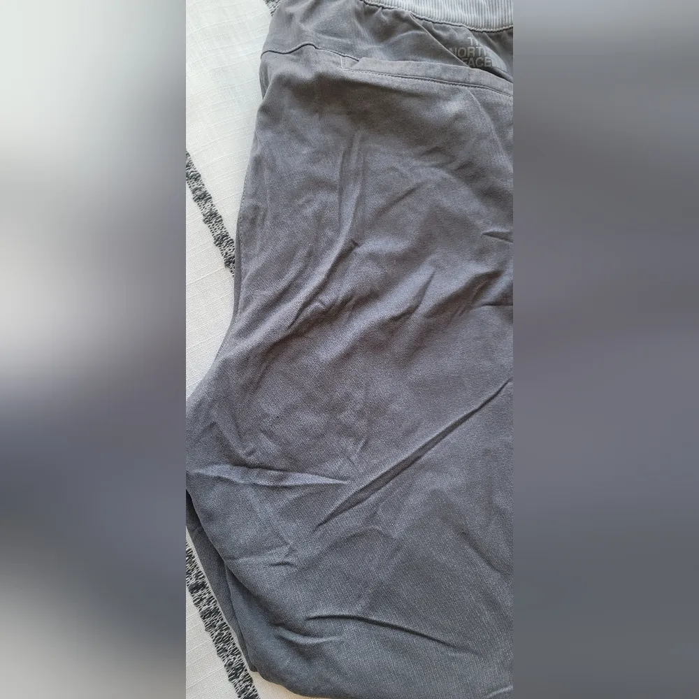 The north face Joggers - Image 4