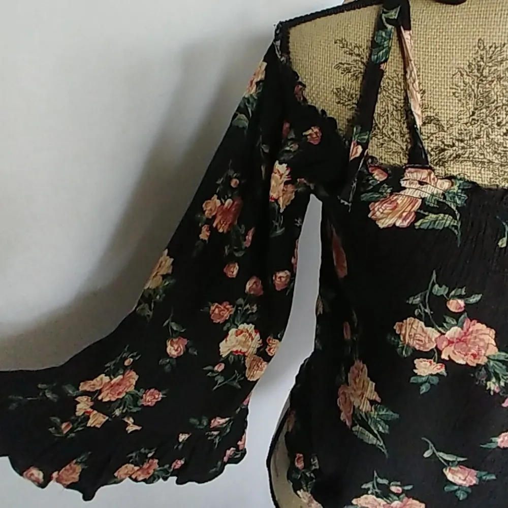 American Eagle Women's Floral Cold Shoulder Top - Image 2