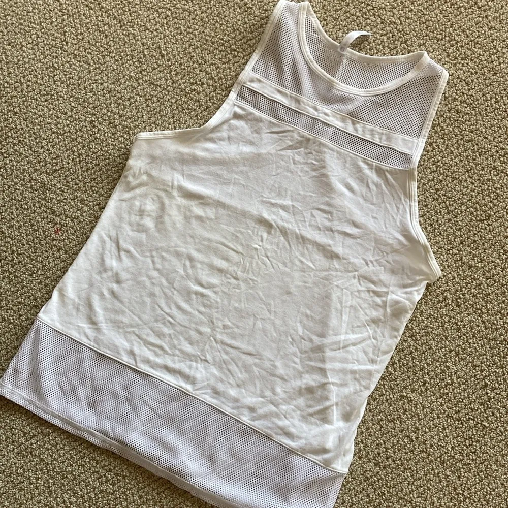 NEW Fabletics White Athletic Tank Top Netting Size Small S Stretch Mesh NWOT - Image 2
