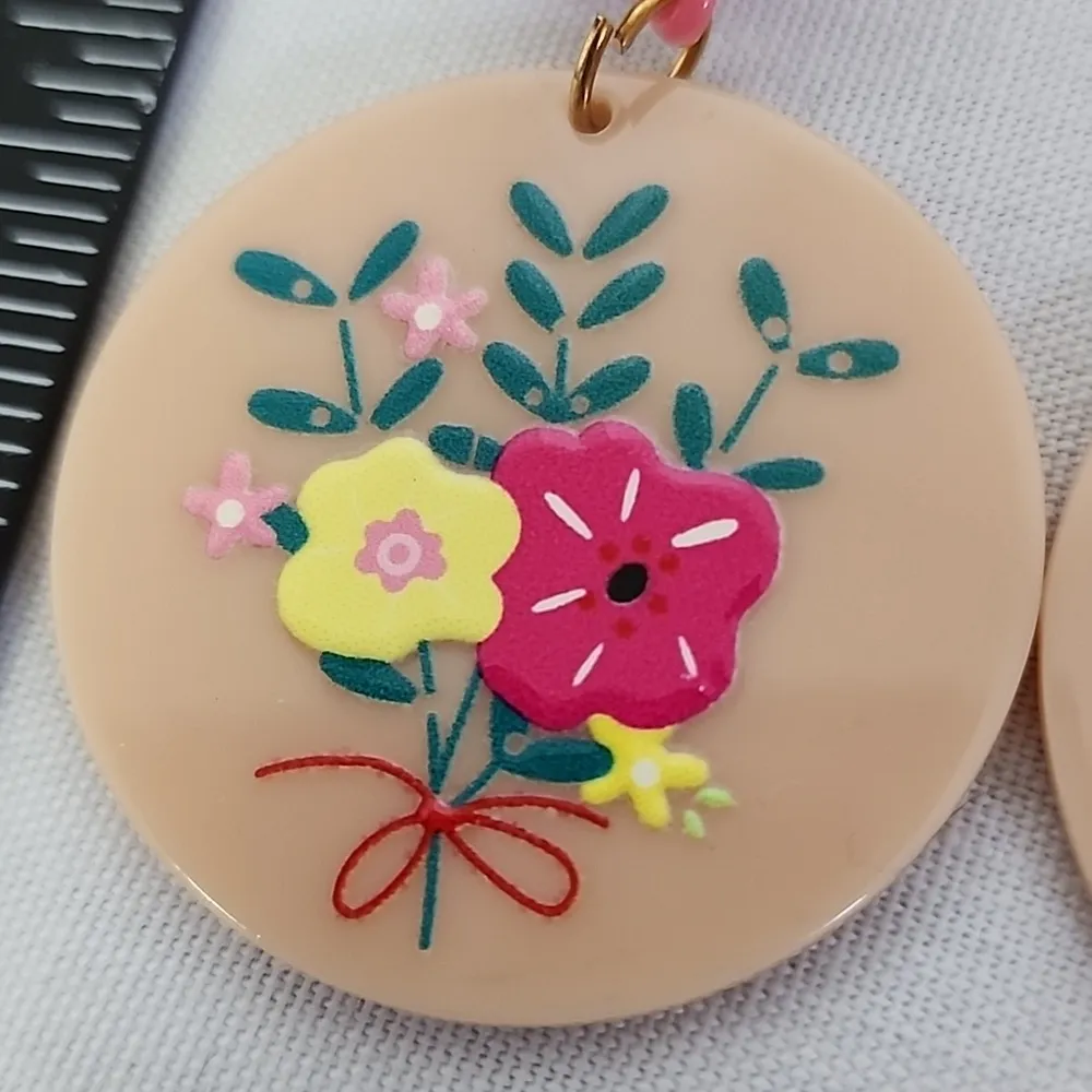 Acrylic Disc Drop Earrings Painted Flower Design New Pink - Image 2