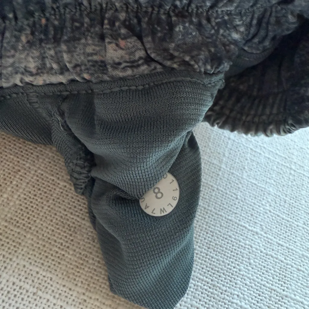 Lululemon Hotty Hot Short Long 4"
Azurite Mint Tint Multi / Mystic Green 8 tall - Image 6