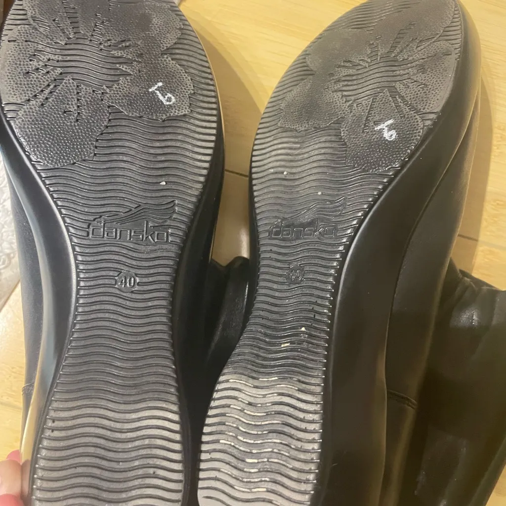 Dansko Black Devin Ankle Slouch Booties size 40/US 8.5-9 - Image 8