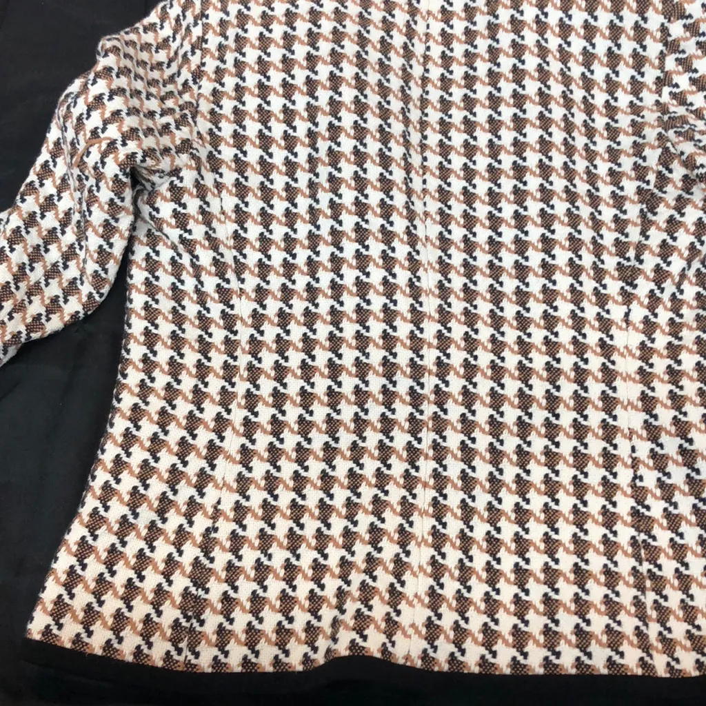 Size 8 Kasper blazer. Thick Black - Image 5