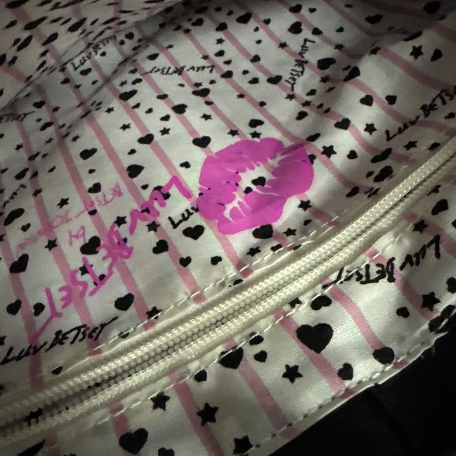 Betsey Johnson Crossbody Quilted Purse Handbag White Red Black Bag Gold Accent - Image 8