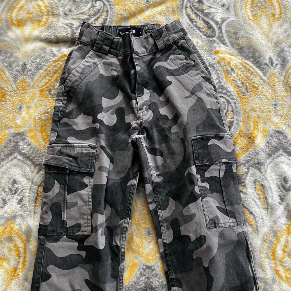 Hollister camo high rise cargo joggers size XS - Image 3