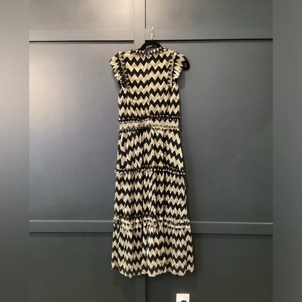 Adelyn Rae agatha metallic pleated midi tier ruffle Cap Sleece black gold Dress - Image 6