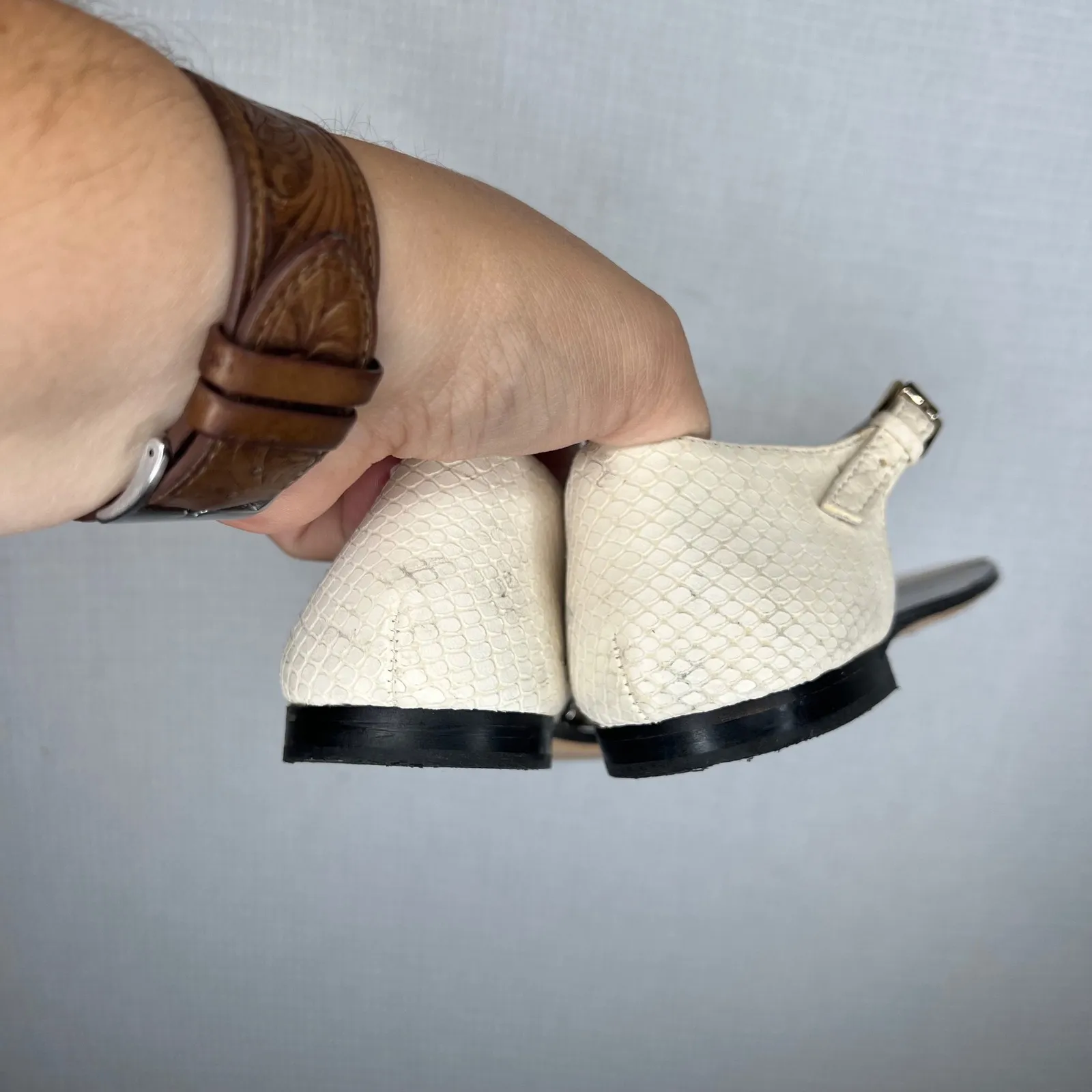 Dolce Vita Women's T Strap‎ Sandals Gold Toe Thong Shoes Size 6 Black - Image 4