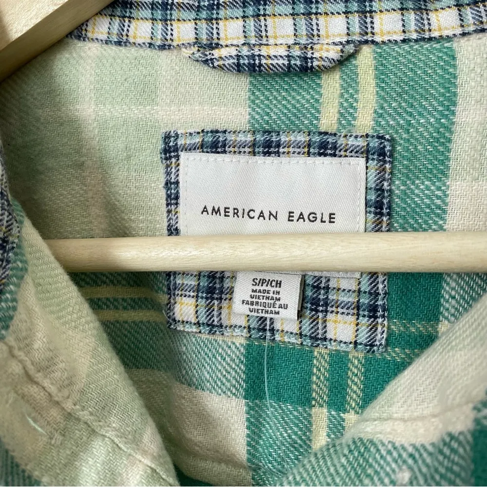NWT American Eagle Cropped Plaid Button Down Shirt - Image 3